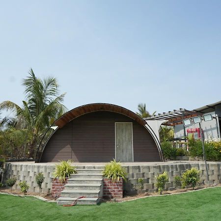 Palm Beach Resort Valsad Екстер'єр фото