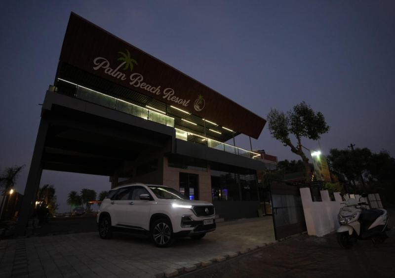 Palm Beach Resort Valsad Екстер'єр фото